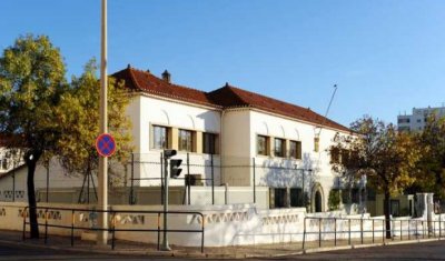 Pose et installation de barrières de sécurité proche d'une école vers Louhans