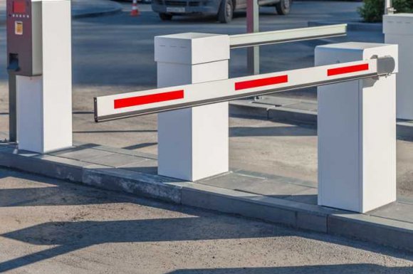 Applications et Signalisations Routières - Installation d’une barrière de sécurité à l’entrée d’un parking - Louhans