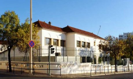 Pose et installation de barrières de sécurité proche d'une école vers Louhans