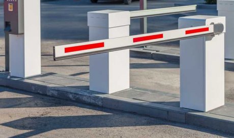 Applications et Signalisations Routières - Installation d’une barrière de sécurité à l’entrée d’un parking - Louhans